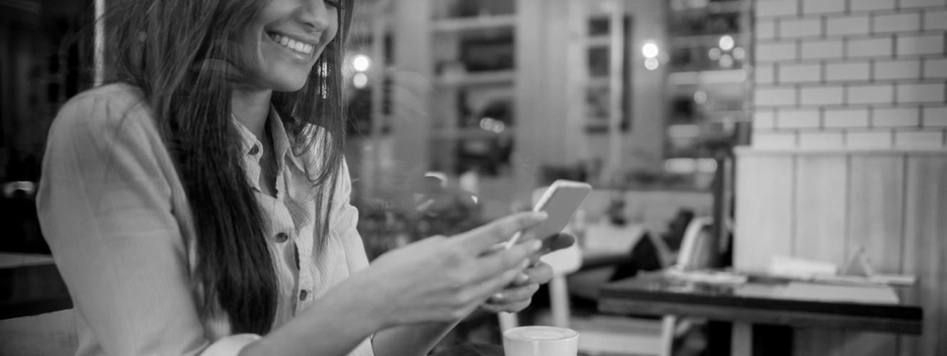 Lady in a restaurant using a smartphone